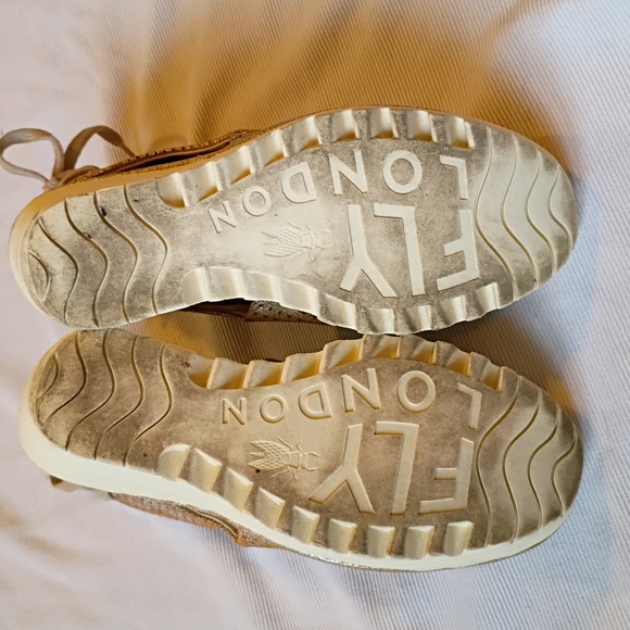 Fly London Silver Perforated Leather Wedge EU 37 - Picture 5 of 9